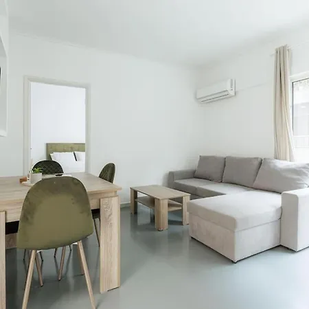 Spacious Featuring A Private Terrace Apartamento
