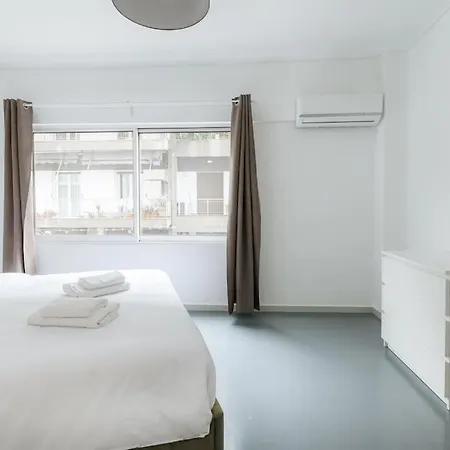 Spacious Featuring A Private Terrace Apartamento Atenas