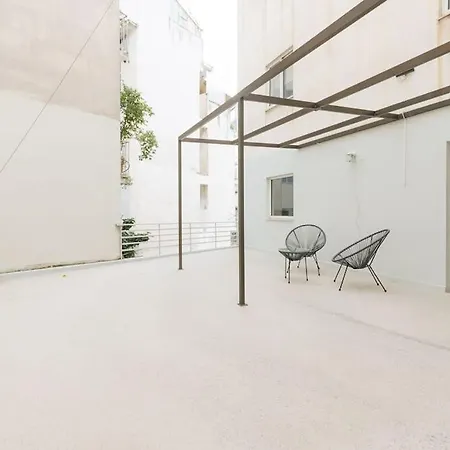 Spacious Featuring A Private Terrace Apartamento Atenas