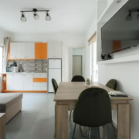 Spacious Featuring A Private Terrace * Atenas